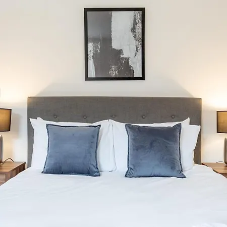 Bright And Spacious 2 Bedroom In * 约克