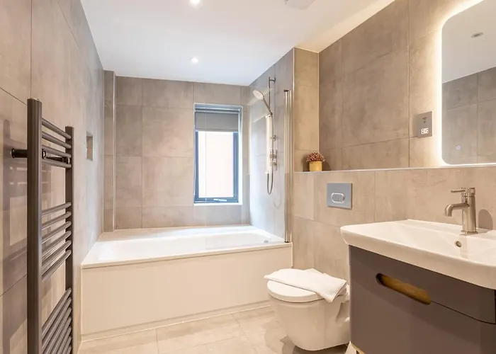 Bright And Spacious 2 Bedroom In 公寓 *