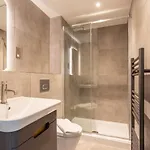Bright And Spacious 2 Bedroom In York