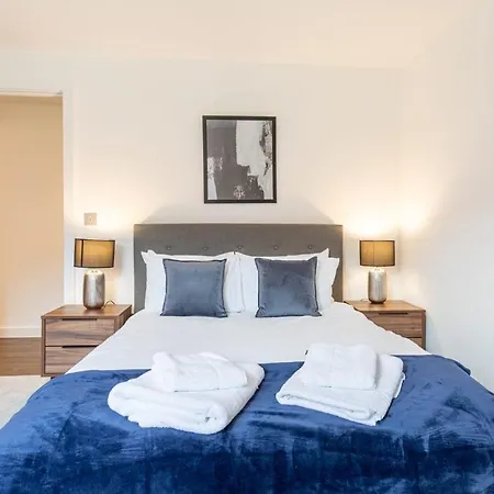 Bright And Spacious 2 Bedroom In * York