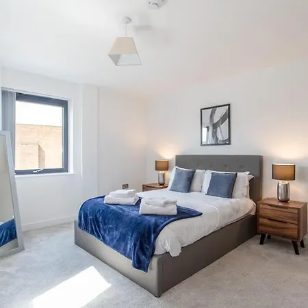 Bright And Spacious 2 Bedroom In * York