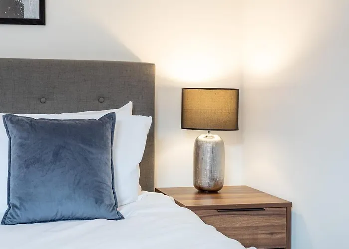 Bright And Spacious 2 Bedroom In