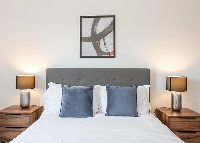 شقة Bright And Spacious 2 Bedroom In *