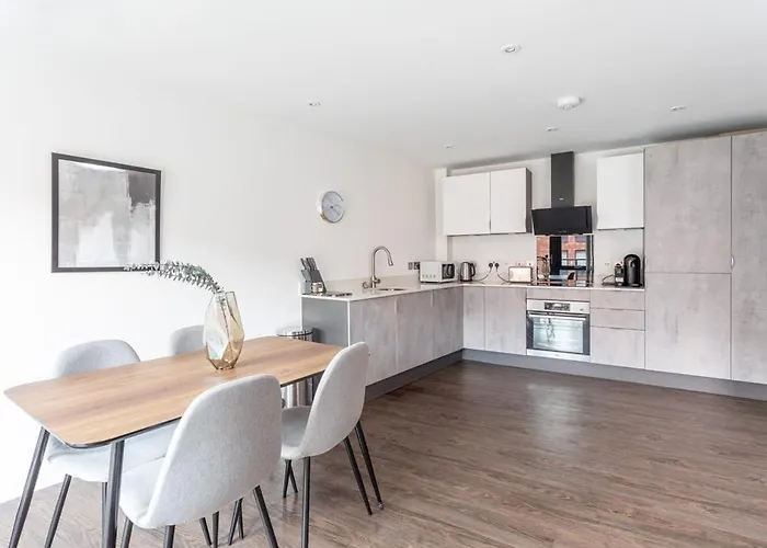 Bright And Spacious 2 Bedroom In Lejlighed