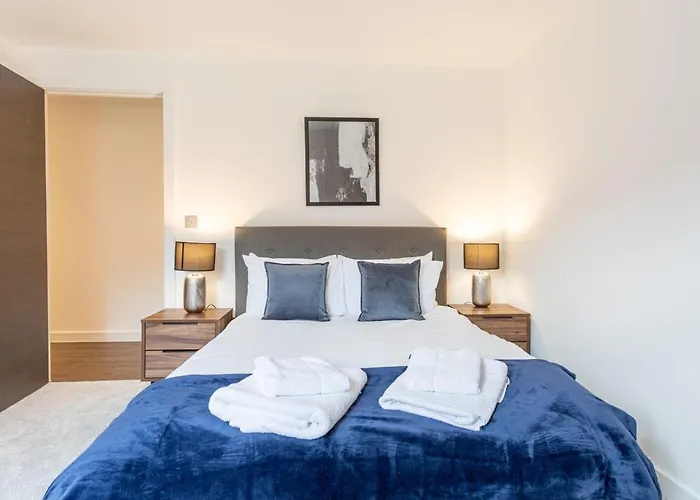 Bright And Spacious 2 Bedroom In * York