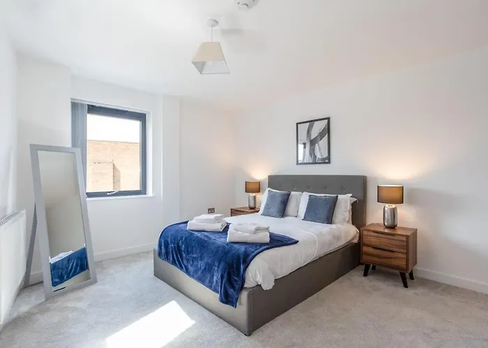 Bright And Spacious 2 Bedroom In * York